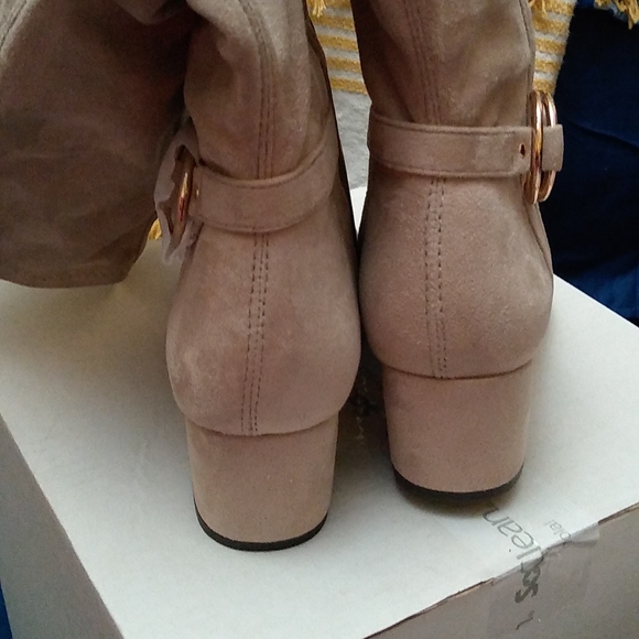 Knee high boots - Picture 4 of 7